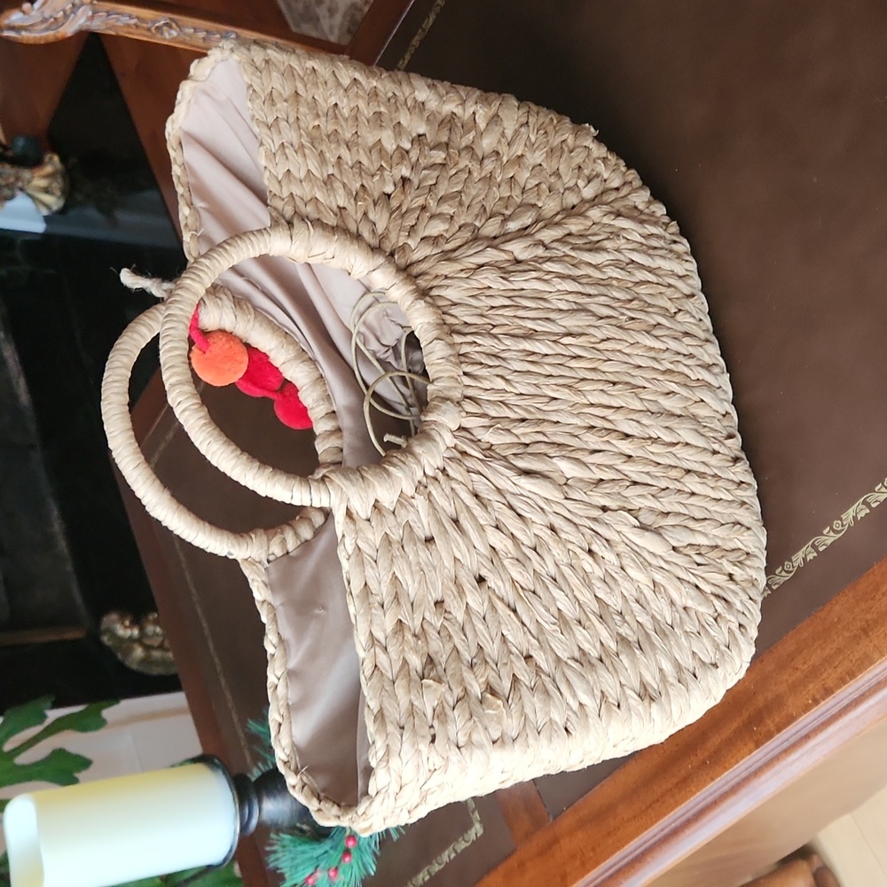 NWT ❗️elegant Vietnam straw bag with 100% cotton lining inside & pom pom accent - Picture 9 of 12
